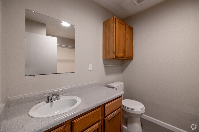 2BR, 2BA - 912SF - Second Bathroom