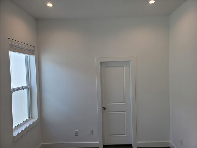 Photo - 5859 Dolores St