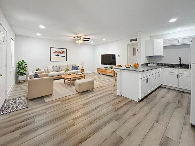 Photo - 1016 E Walker St Unit 1