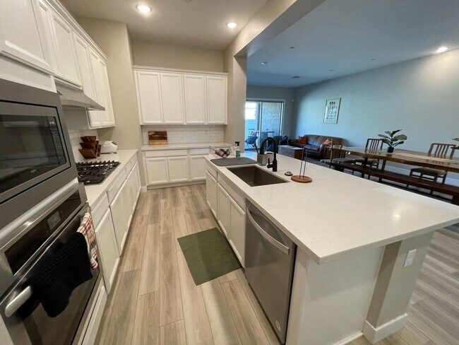 Photo - Beautiful 3 bedroom townhome in Goodyear!