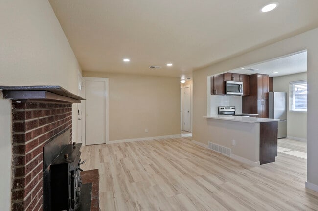 Photo - 8063 Wyandot St