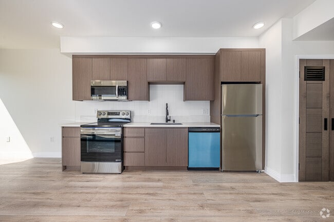2BR, 2BA - 900SF - Kitchen