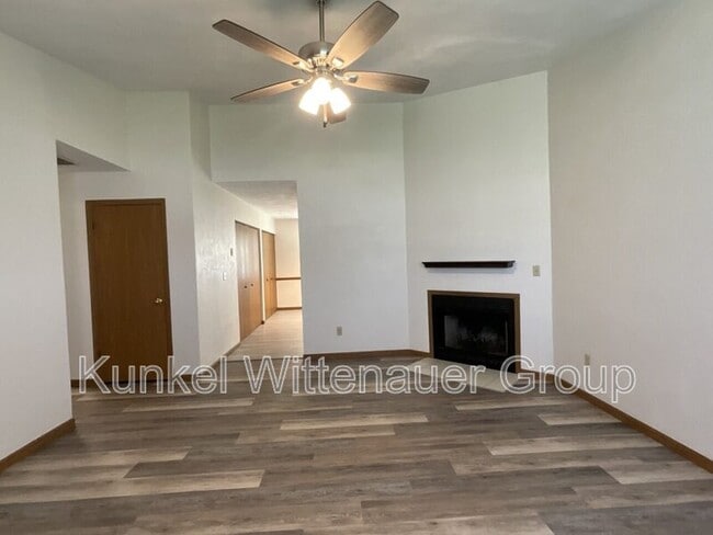 Photo - 611 Carol Ann Dr