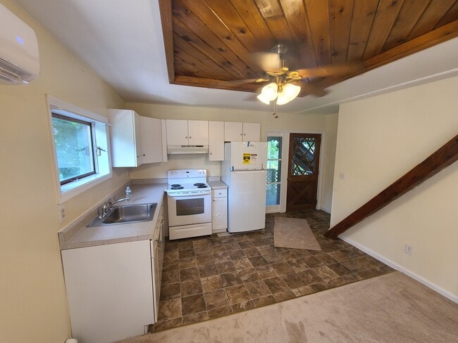 Building Photo - 27 State St Unit 6 Rental
