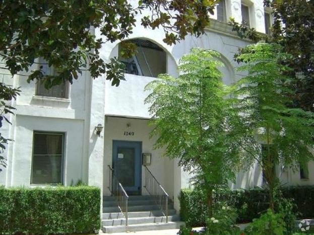 Building Photo - 1740 Winona Blvd Unit 108 Rental