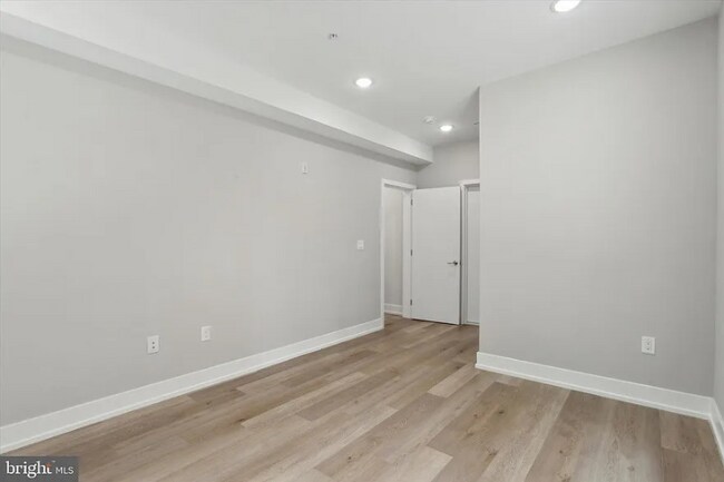 Photo - 401 E Walnut Ln Unit 101