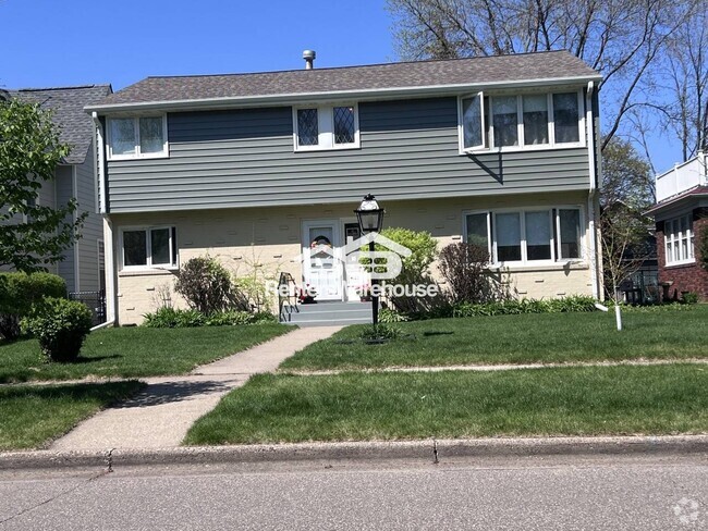 Building Photo - 4125 Quail Ave N Rental