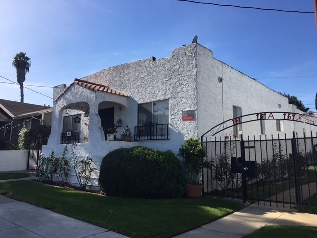 Building Photo - Vintage 1 Bedroom, 1 Bath Bungalow Unit 757 Belmont Avenue #A Rental