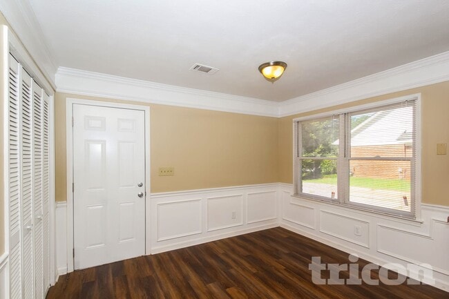 Photo - 350 Bridgewood Dr SE