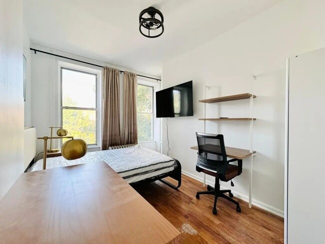 Photo - Furnished room/NOT APARTMENT Unit 3