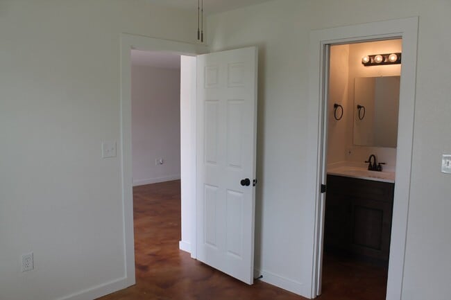 301 E Bowie St