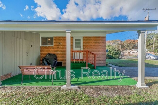 Photo - 417 Greenbriar Ave