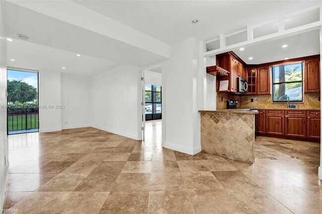 Photo - 2 br, 2 bath Condo - 18181 NE 31st Ct Apt 101 Unit Apt 101