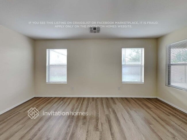 Photo - 2415 E Palm Beach Dr