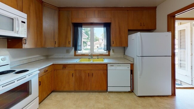 Photo - Great Duplex on Campus - Available August 1st