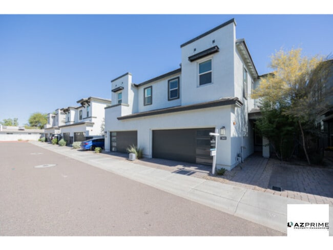 Building Photo - Stunning 3/2.5 Phoenix Townhouse in Gated ...