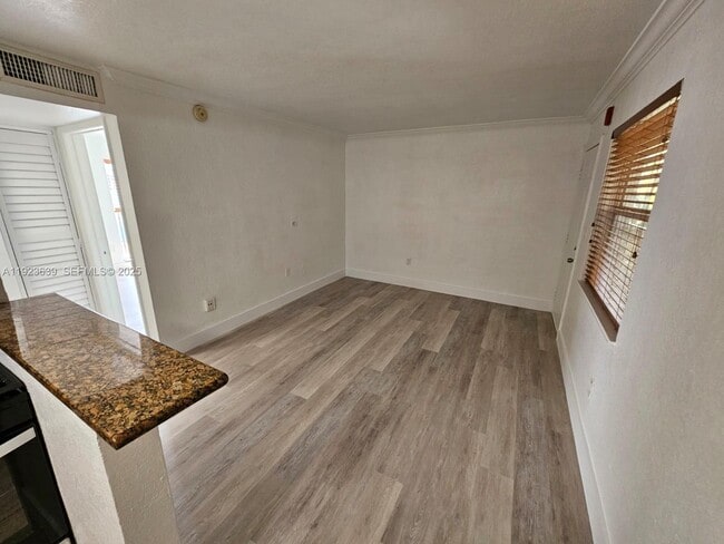 Photo - 241 S Royal Poinciana Blvd Unidad 202