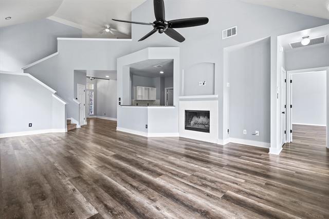 Photo - 305 Creekside Dr