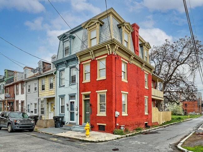 Building Photo - Eye-Catching 2 Bedroom in Heart of Midtown Rental