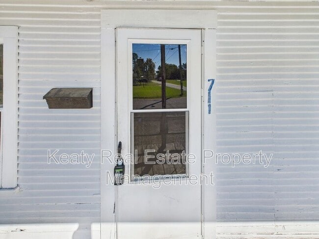 Photo - 711 E Lessley St