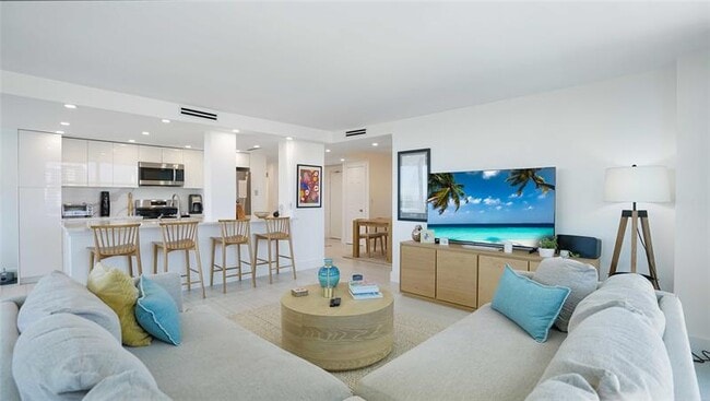 Photo - 3031 N Ocean Blvd Unidad 806