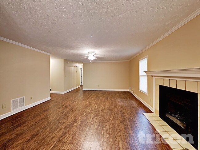 Photo - 605 Lake Dr SW