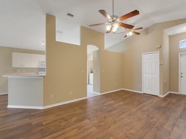 Photo - 962 E 13th Square