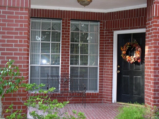 Photo - 202 Windrift Ct