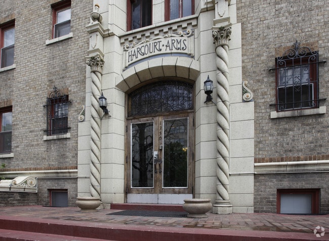 Photo - Harcourt Arms