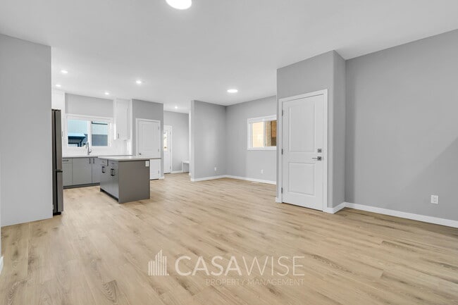 Photo - 10248-10157 157 St NW Unit Main