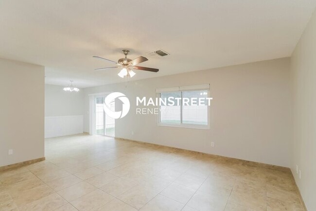 Photo - 3 Bedroom Pet-Friendly Home in Tampa, FL with Main Street Renewal