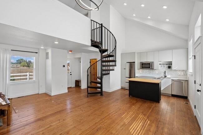 Photo - 4008 Blue Pine Ln