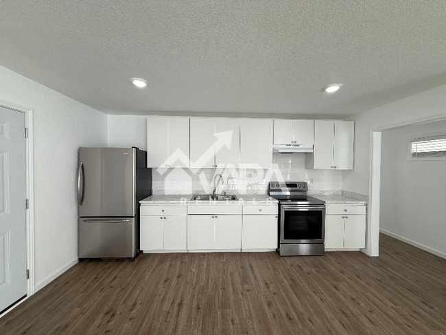 Photo - 143 Huxley Dr