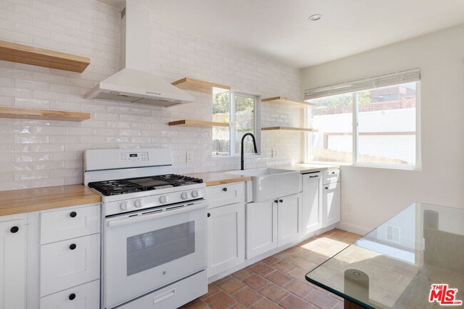 1310 1/2 Lucile Ave