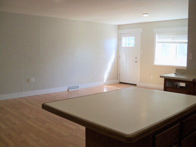 Photo - 1741 Maurine St