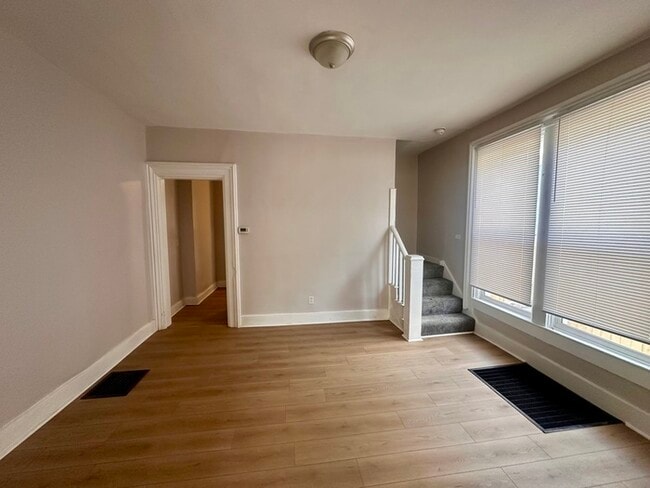 Photo - 323 N Gladstone Ave