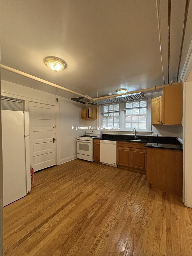 Building Photo - 1454 Oak Ave Unit GRDN
