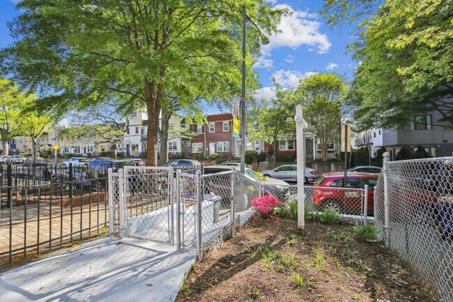 Photo - 1110 3rd St NE