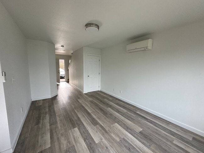 Photo - Newer 4 bedroom 2 1/2 bath Duplex Unit In Lebanon