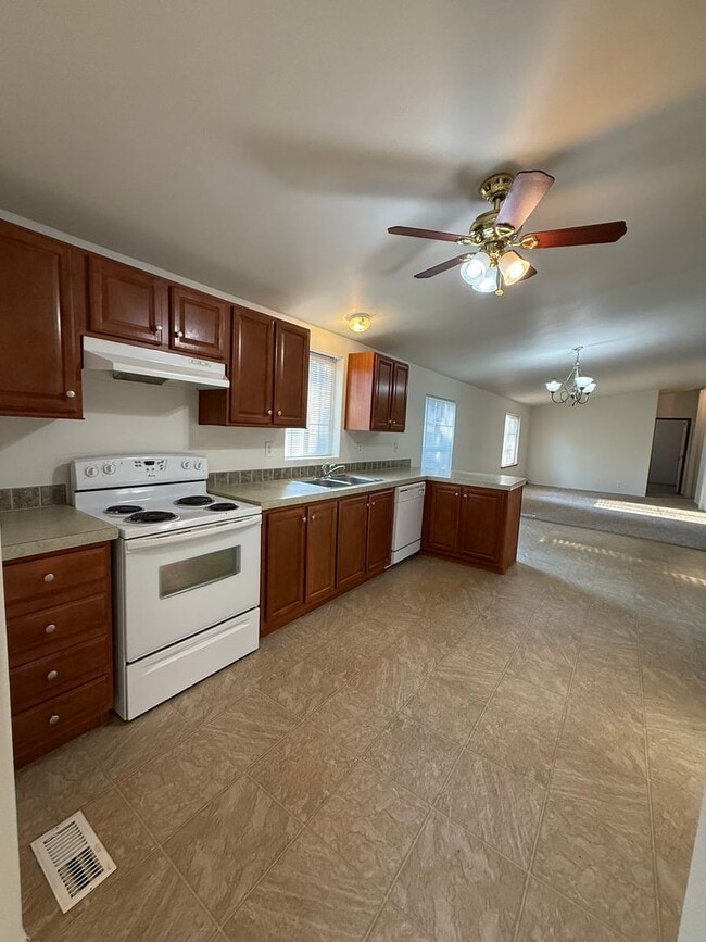 Photo - SPIRIT LAKE HOME (P#440)