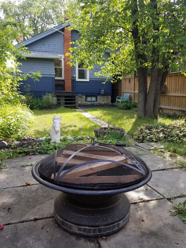 Photo - 2166 Athol St