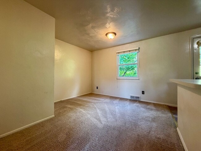 Photo - 450 Mower Dr