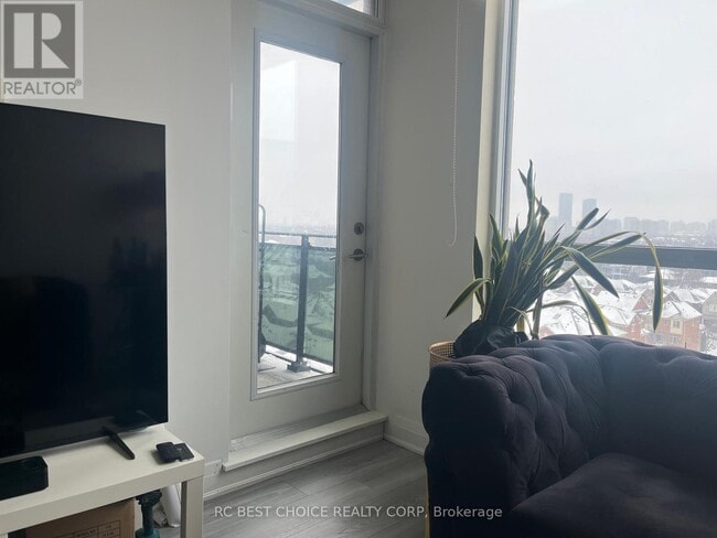 Photo - 520 Steeles Ave W Unité 1113