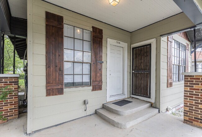 706 Canton