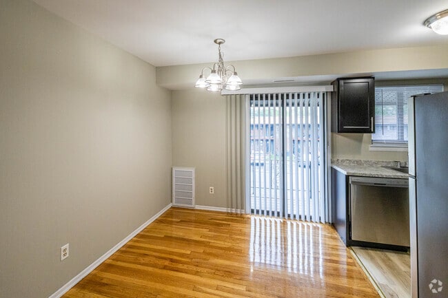 2BR, 1BA - 800SF - Dining Room