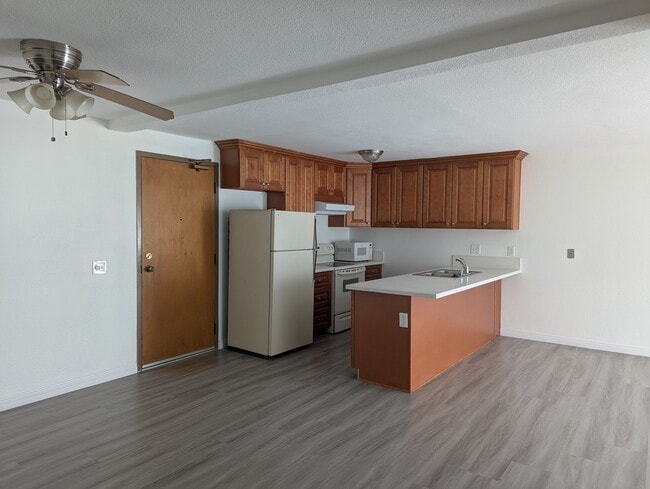 Kitchen - 8308 Regents Rd Unit 1E