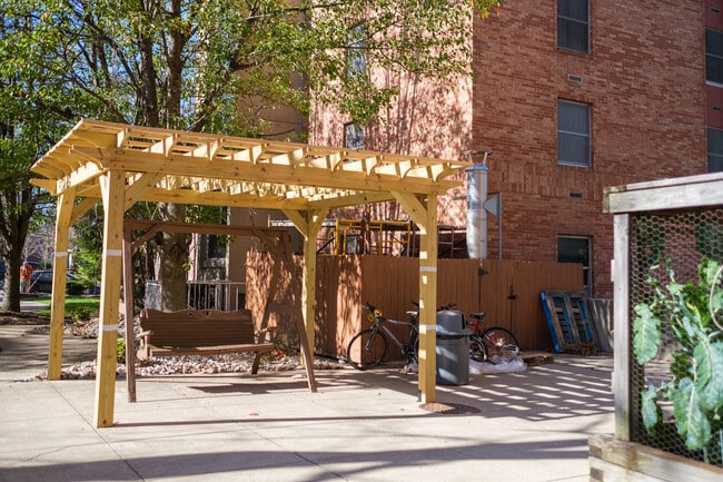 Photo - Friendship House - Age 62+