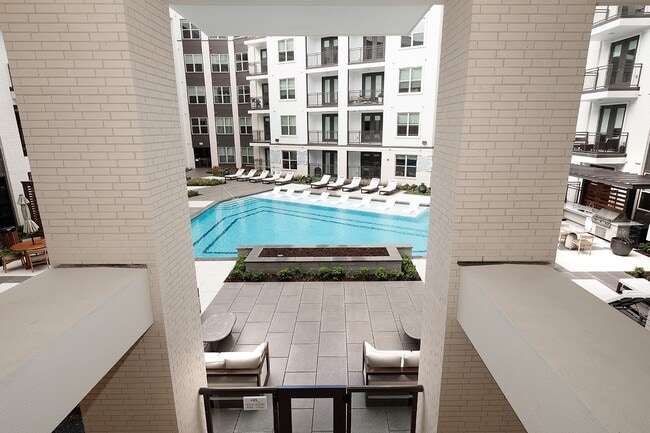 Building Photo - 8900 Six Pines Dr Unit 856 Rental
