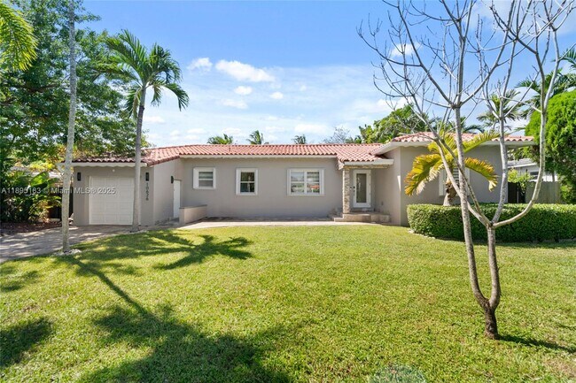 Photo - 10626 NE 10th Ct