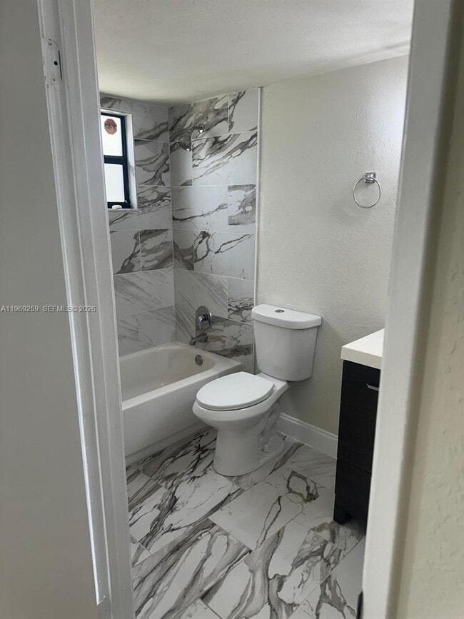 Photo - 1463 Lake Crystal Dr Unit D